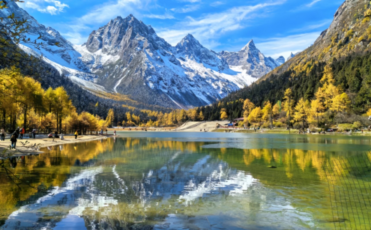 Alpine valley with turquoise lake